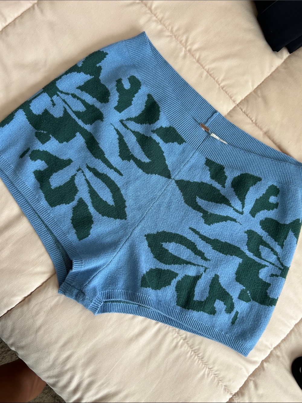 Blue & Dark Green Floral Knit shorts